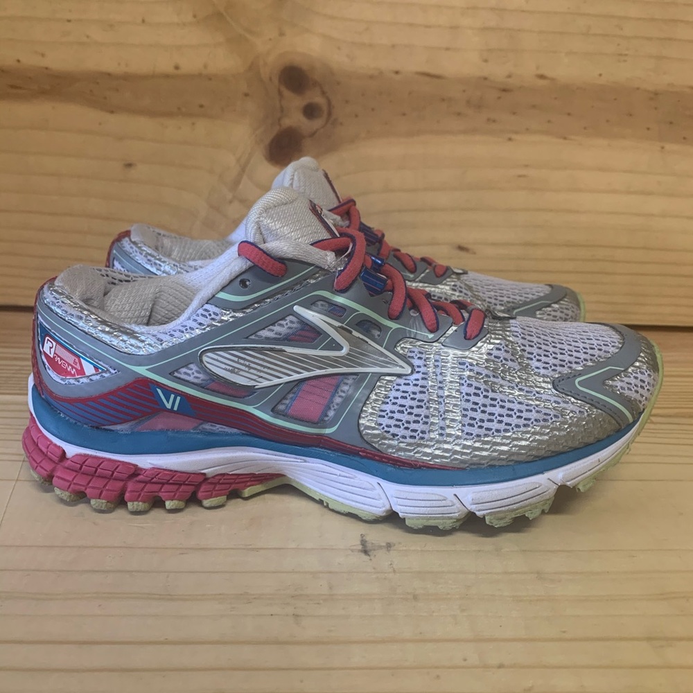 Brooks Ravenna women’s size 6.5